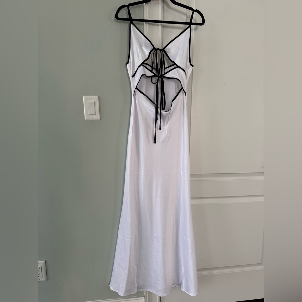 Commense White and Black Spaghetti Strap Sundress